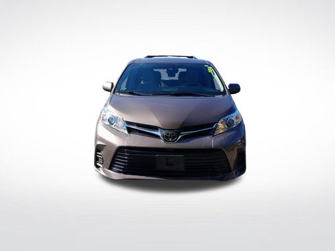 Used 2018 Toyota Sienna LE AWD/4WD image 2
