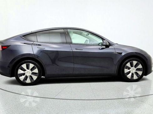 Used 2024 Tesla Model Y Long Range AWD/4WD image 4