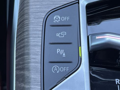 New 2026 BMW 330i Sedan w/ Convenience Package image 10