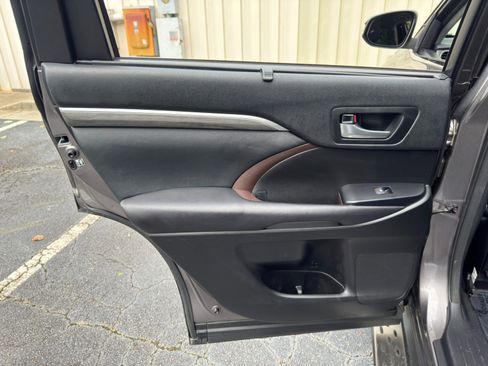Used 2017 Toyota Highlander Limited FWD image 42