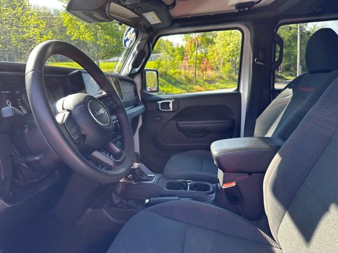 Used 2024 Jeep Wrangler Unlimited Rubicon AWD/4WD image 27