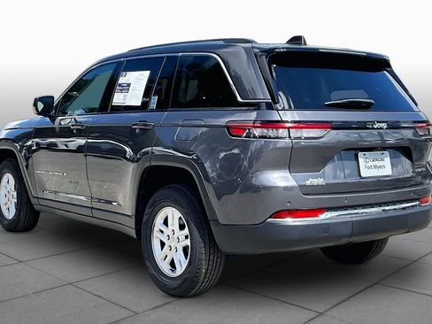 Used 2023 Jeep Grand Cherokee Laredo RWD image 12