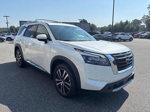 Used 2025 Nissan Pathfinder Platinum w/ Cargo Package FWD image 11