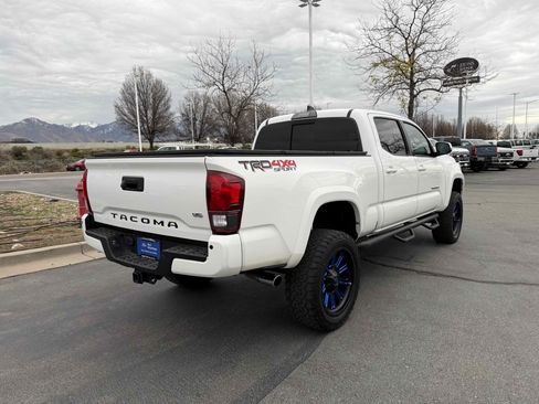 Used 2019 Toyota Tacoma TRD Sport image 7