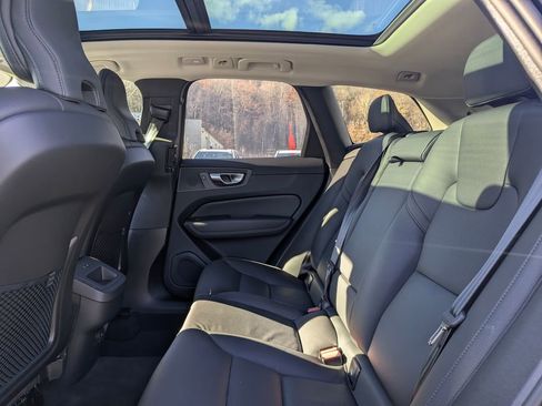 Used 2025 Volvo XC60 B5 Plus image 9