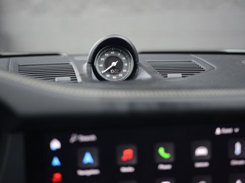 Certified 2025 Porsche 911 Carrera GTS image 19