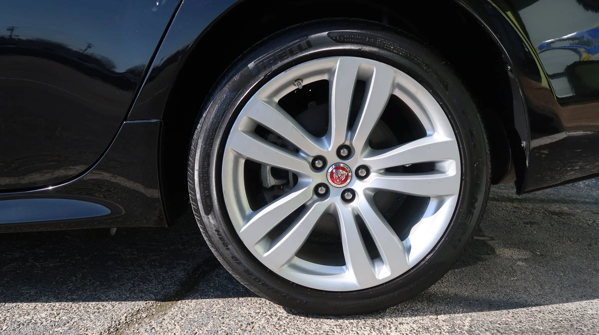 Used 2017 Jaguar XJ R-Sport RWD image 61