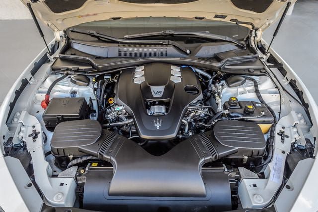 Used 2018 Maserati Ghibli RWD image 16
