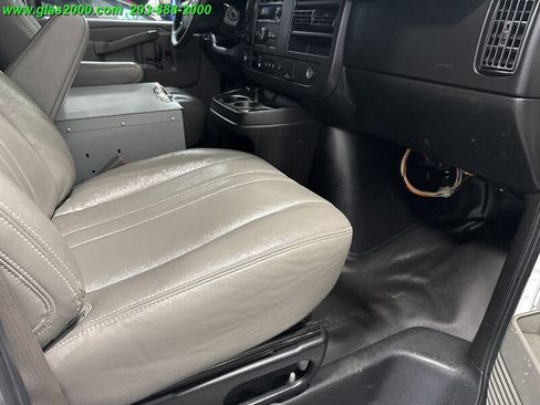 Used 2018 Chevrolet Express 2500 image 5