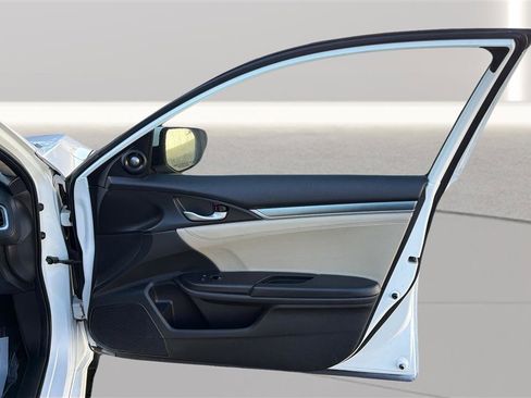 Used 2018 Honda Civic Touring image 16