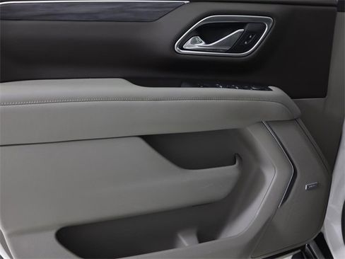 Used 2021 GMC Yukon SLT w/ SLT Premium Package image 11