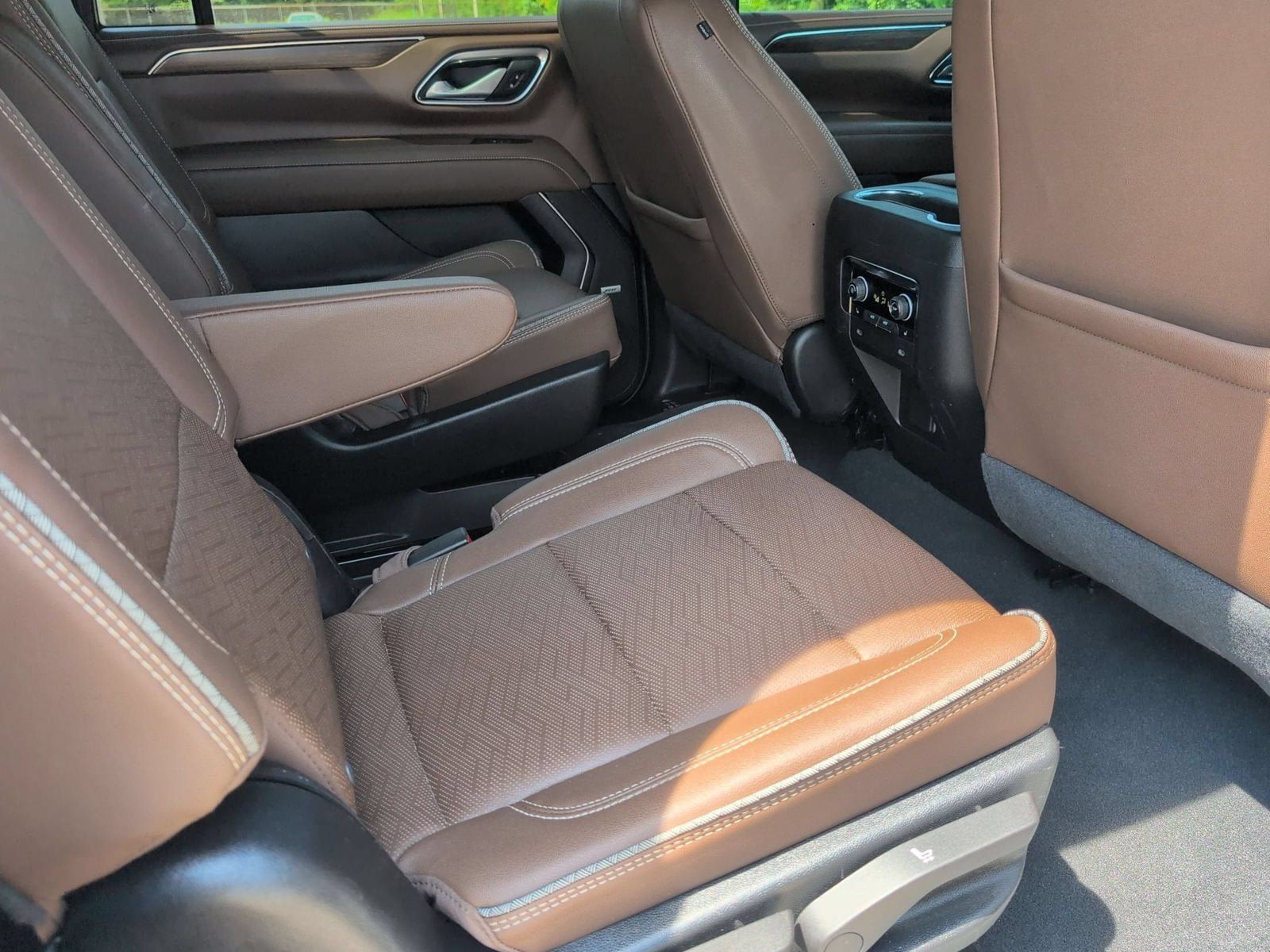 Used 2024 Chevrolet Suburban High Country AWD/4WD image 30