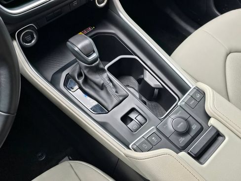 Used 2025 Toyota Grand Highlander AWD image 18