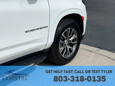 Used 2022 Chevrolet Suburban LT AWD/4WD image 32