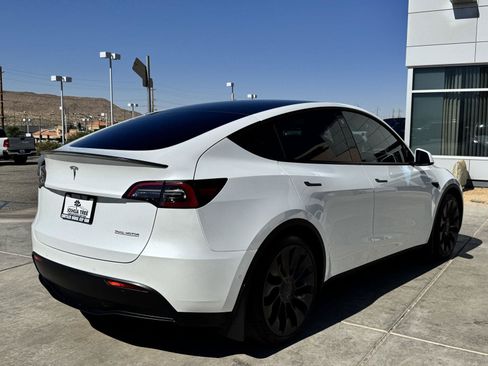 Used 2022 Tesla Model Y Performance AWD/4WD image 7