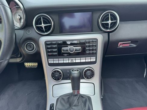 Used 2013 Mercedes-Benz SLK 250 image 22