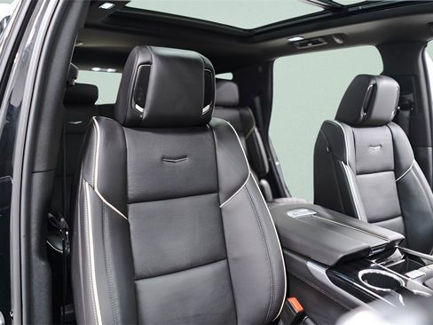 Used 2025 Cadillac Escalade Sport w/ Touring Package image 38