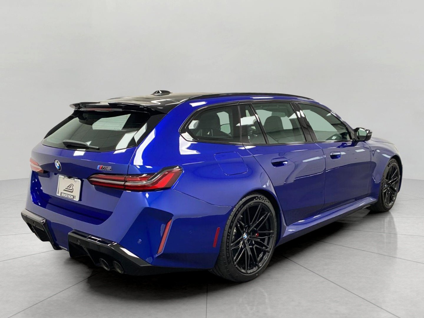Used 2027 BMW M5 Touring w/ M Driver's Package AWD/4WD image 3