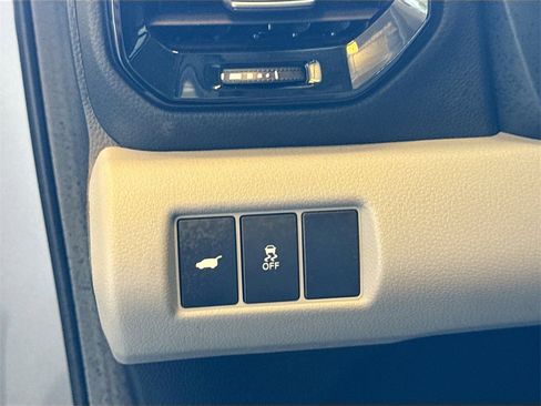 Used 2025 Honda Pilot Touring image 10