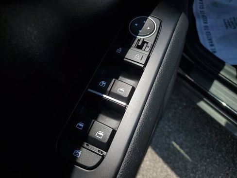 Used 2023 Kia Soul LX w/ LX Technology Package FWD image 21