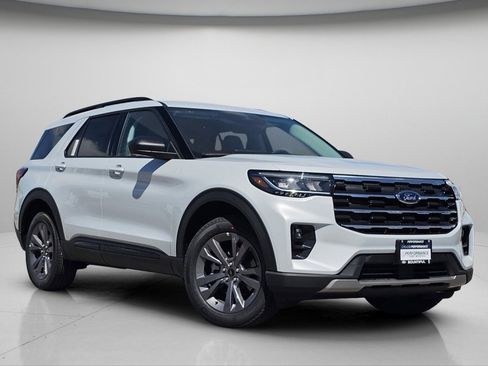 New 2026 Ford Explorer Active w/ Active Comfort Package AWD/4WD image 2