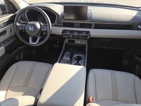 Used 2024 Honda Pilot Touring image 23