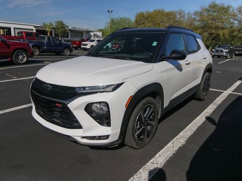 Used 2021 Chevrolet TrailBlazer RS w/ Sun and Liftgate Package image 2