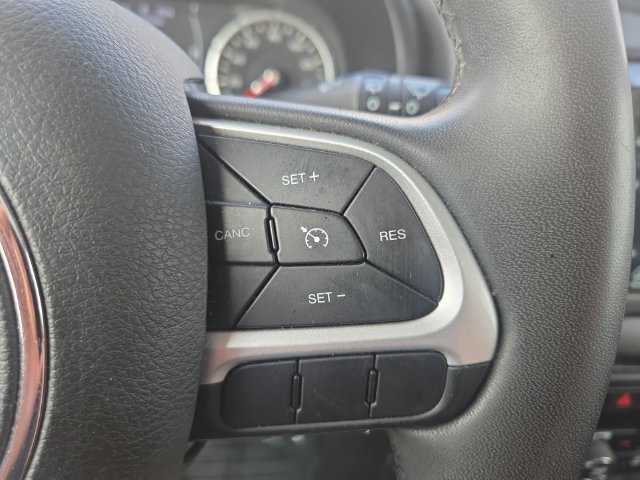 Used 2019 Jeep Renegade Latitude AWD/4WD image 21