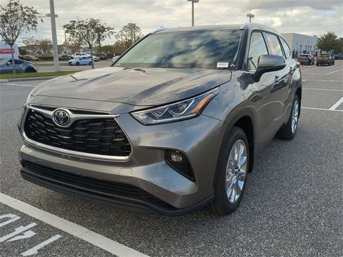 New 2026 Toyota Highlander Limited image 8