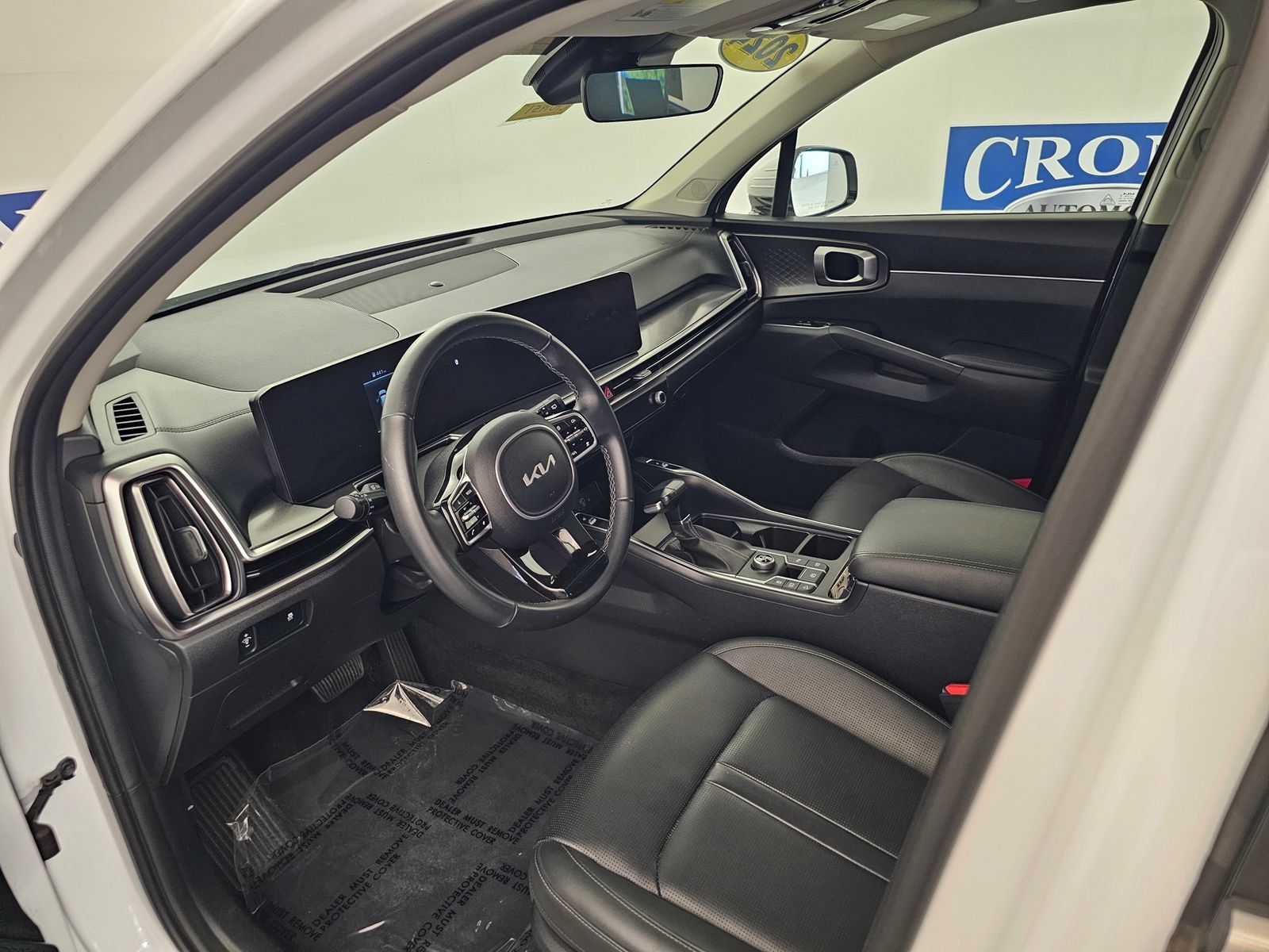 Used 2024 Kia Sorento S w/ Panoramic Sunroof Package FWD image 3