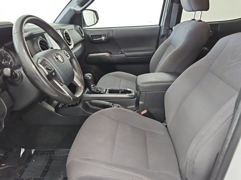 Used 2018 Toyota Tacoma TRD Sport image 16