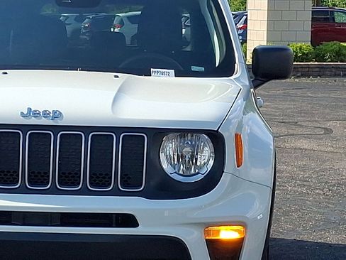 Used 2023 Jeep Renegade Latitude AWD/4WD image 27