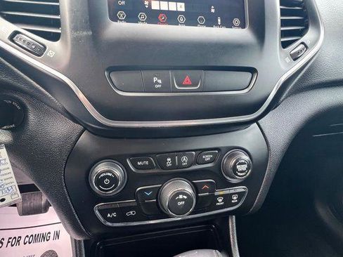 Used 2020 Jeep Cherokee Latitude image 18