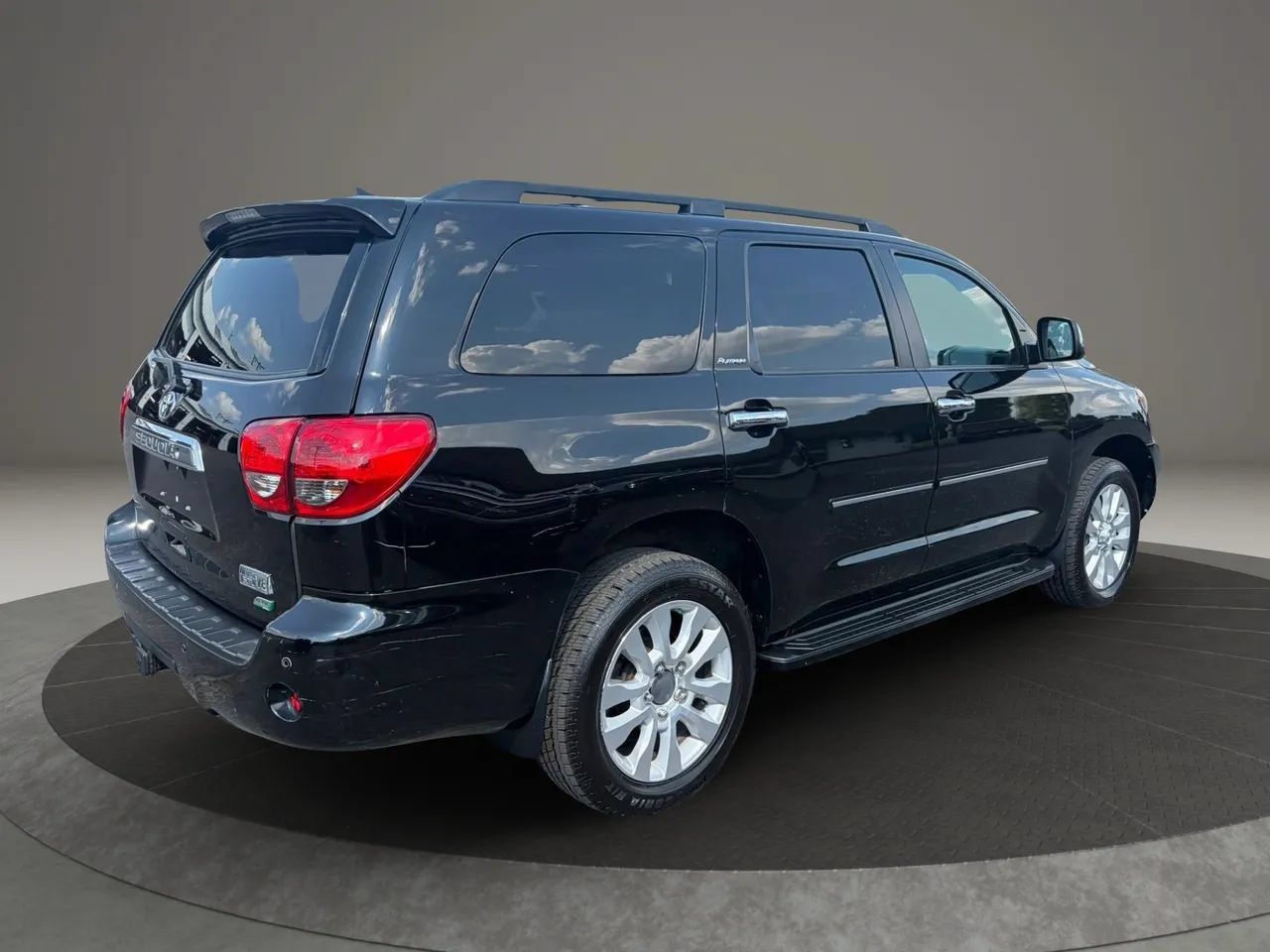 Used 2015 Toyota Sequoia Platinum AWD/4WD image 5