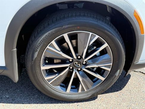 New 2026 INFINITI QX60 Luxe image 10