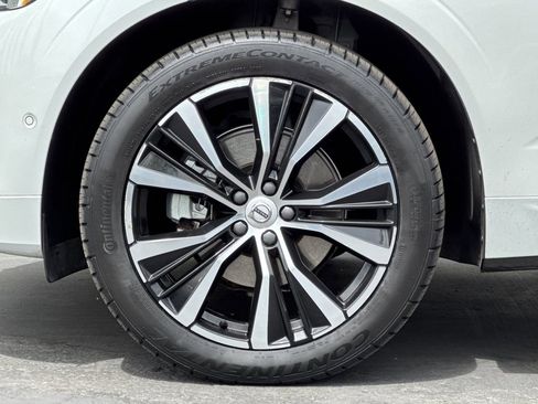 Certified 2023 Volvo XC60 B5 Plus AWD/4WD image 25
