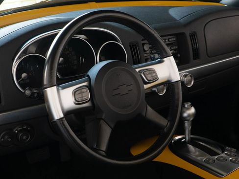 Used 2006 Chevrolet SSR w/ Preferred Equipment Group RWD image 45