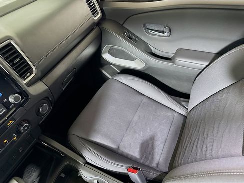 Used 2024 Nissan Frontier SV image 19