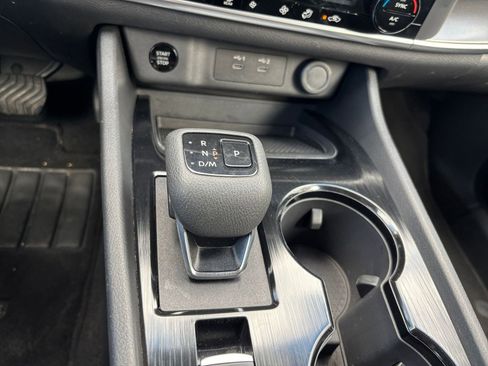 Used 2025 Nissan Rogue SV image 44