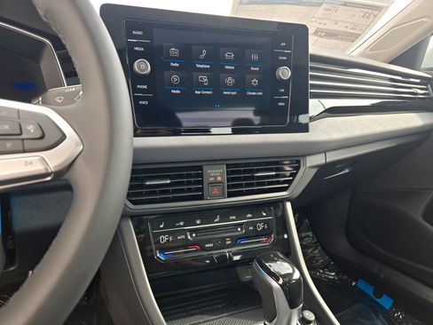 New 2026 Volkswagen Jetta SE image 11