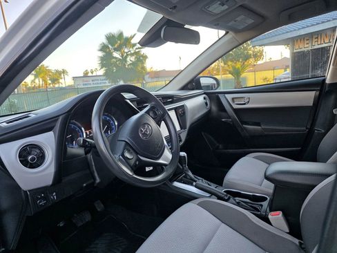 Used 2017 Toyota Corolla SE image 5