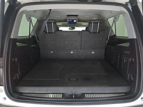 Used 2019 Chevrolet Suburban LT image 8