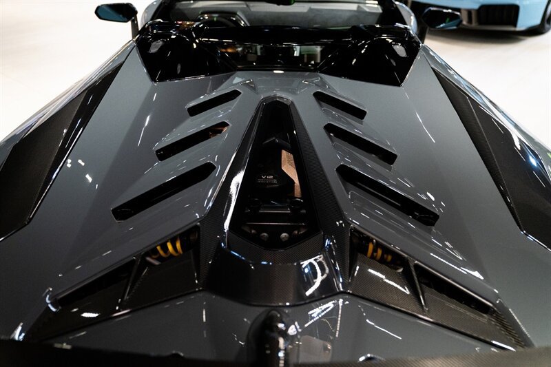 Used 2020 Lamborghini Aventador SVJ AWD/4WD image 23
