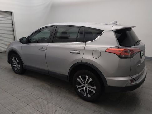 Used 2018 Toyota RAV4 LE FWD image 3