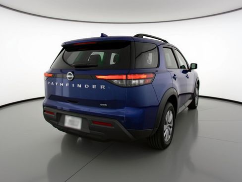 Used 2025 Nissan Pathfinder SV image 9