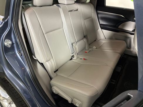 Used 2018 Toyota Highlander AWD V6 image 60