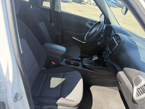 Used 2022 Kia Soul LX w/ Technology Package FWD image 14