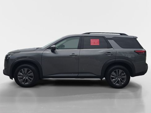 Used 2024 Nissan Pathfinder SV AWD/4WD image 2