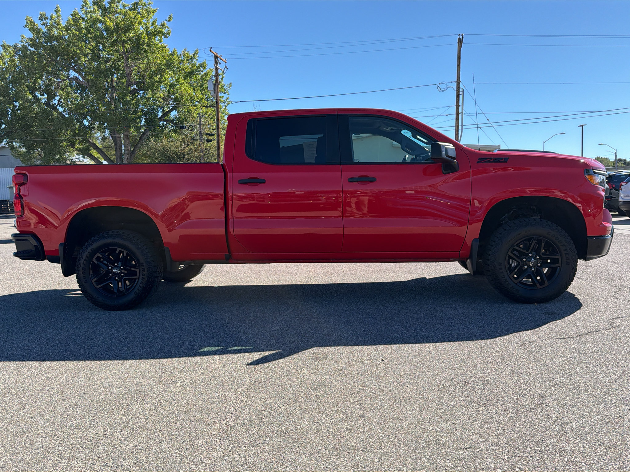 Used 2025 Chevrolet Silverado 1500 Custom Trail Boss w/ Dark Appearance Package AWD/4WD image 6