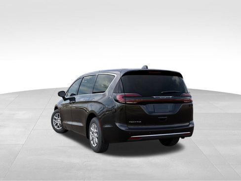 New 2027 Chrysler Pacifica Select FWD image 3